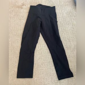 super cute cropped leggings with mesh detail!